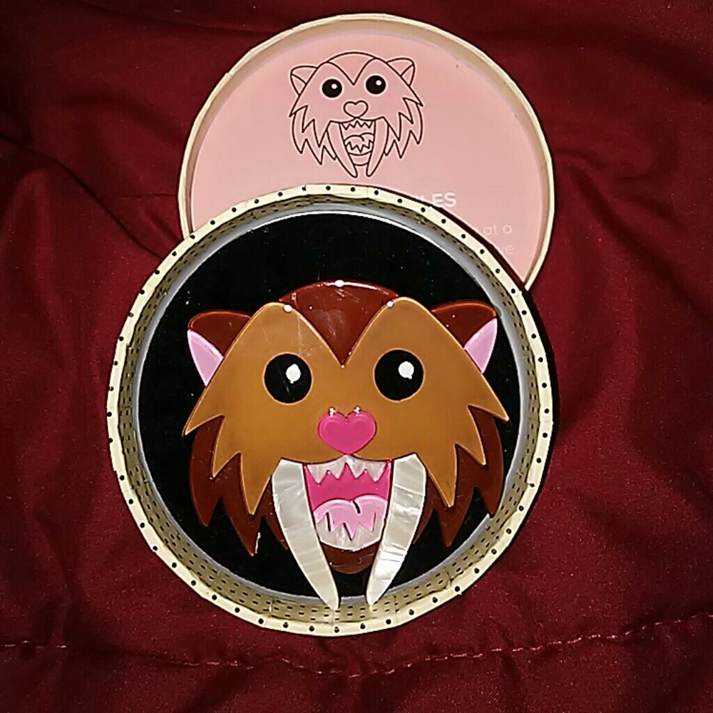 Erstwilder Brooch